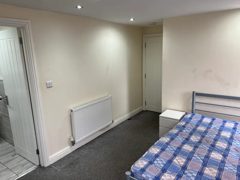 72 Derby Grove, NG7 1PF – 6-Bedroom En-suite Student House - Thumbnail 13